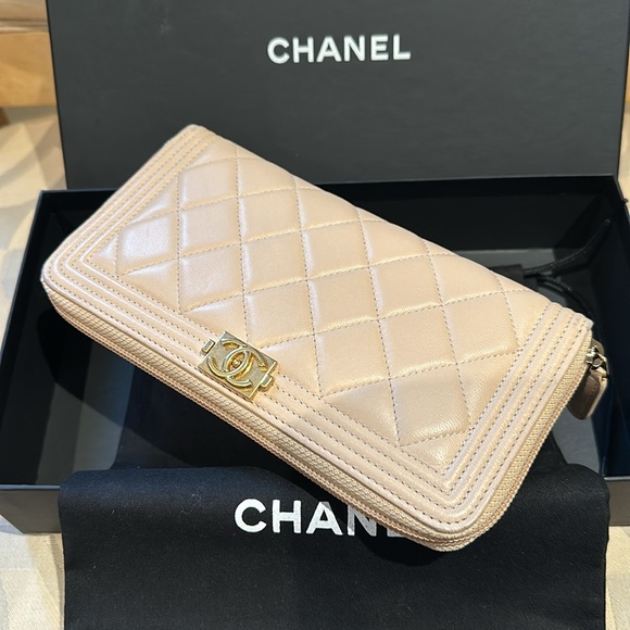 Chanel Boy zip around beige lambskin wallet/organizer - Picture 1 of 16